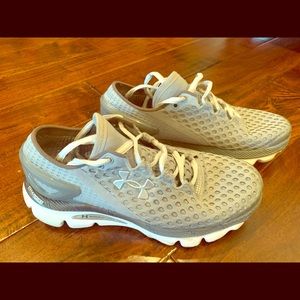 Under Armour Womens Size 7 Charged